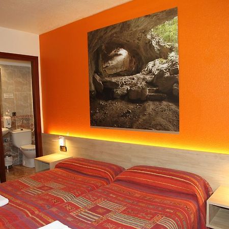 Hostal Acella Пампона Екстериор снимка A room at the hotel
