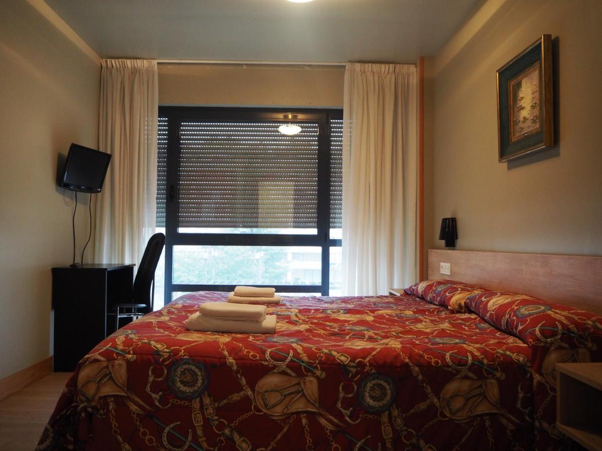 Hostal Acella Пампона Екстериор снимка A room at the hotel