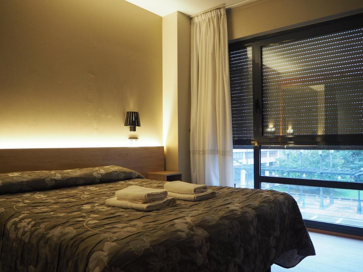 Hostal Acella Пампона Екстериор снимка A bedroom