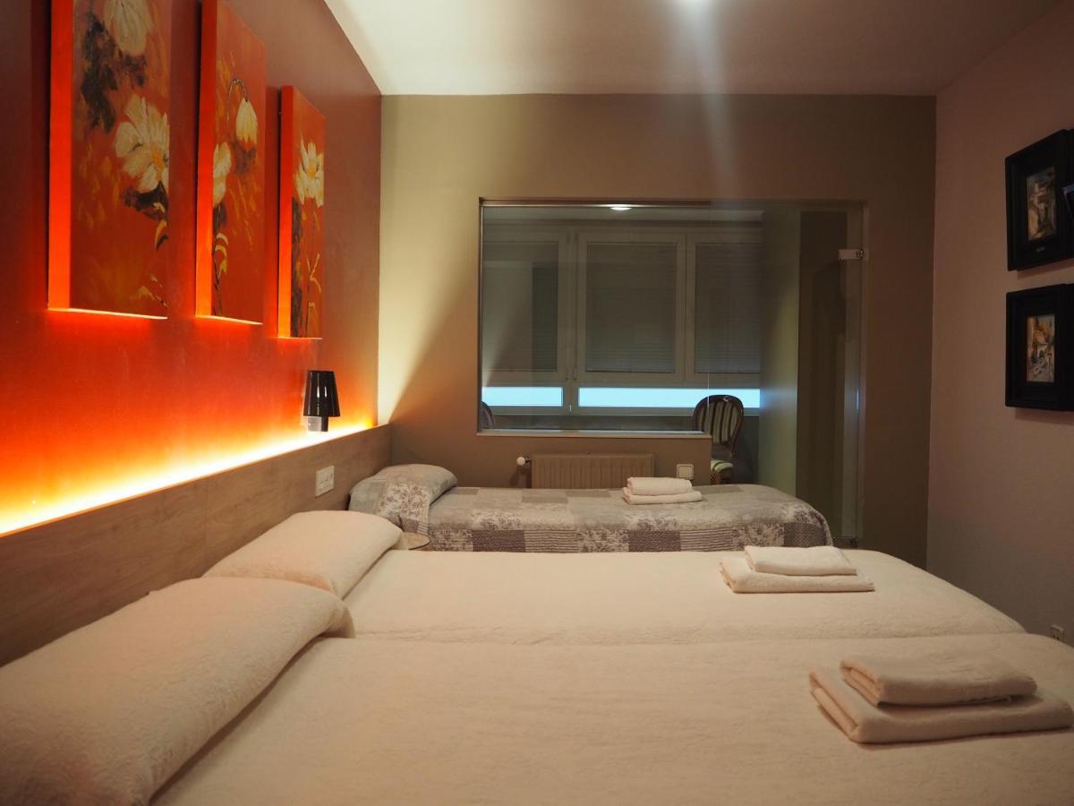 Hostal Acella Пампона Екстериор снимка A room at a love hotel in Tokyo