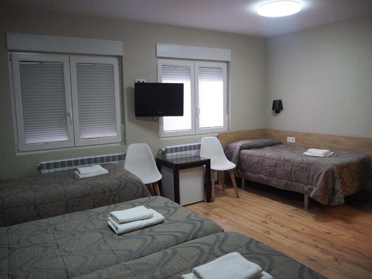 Hostal Acella Пампона Екстериор снимка A room at the Albergue de Peregrinos de Compostela