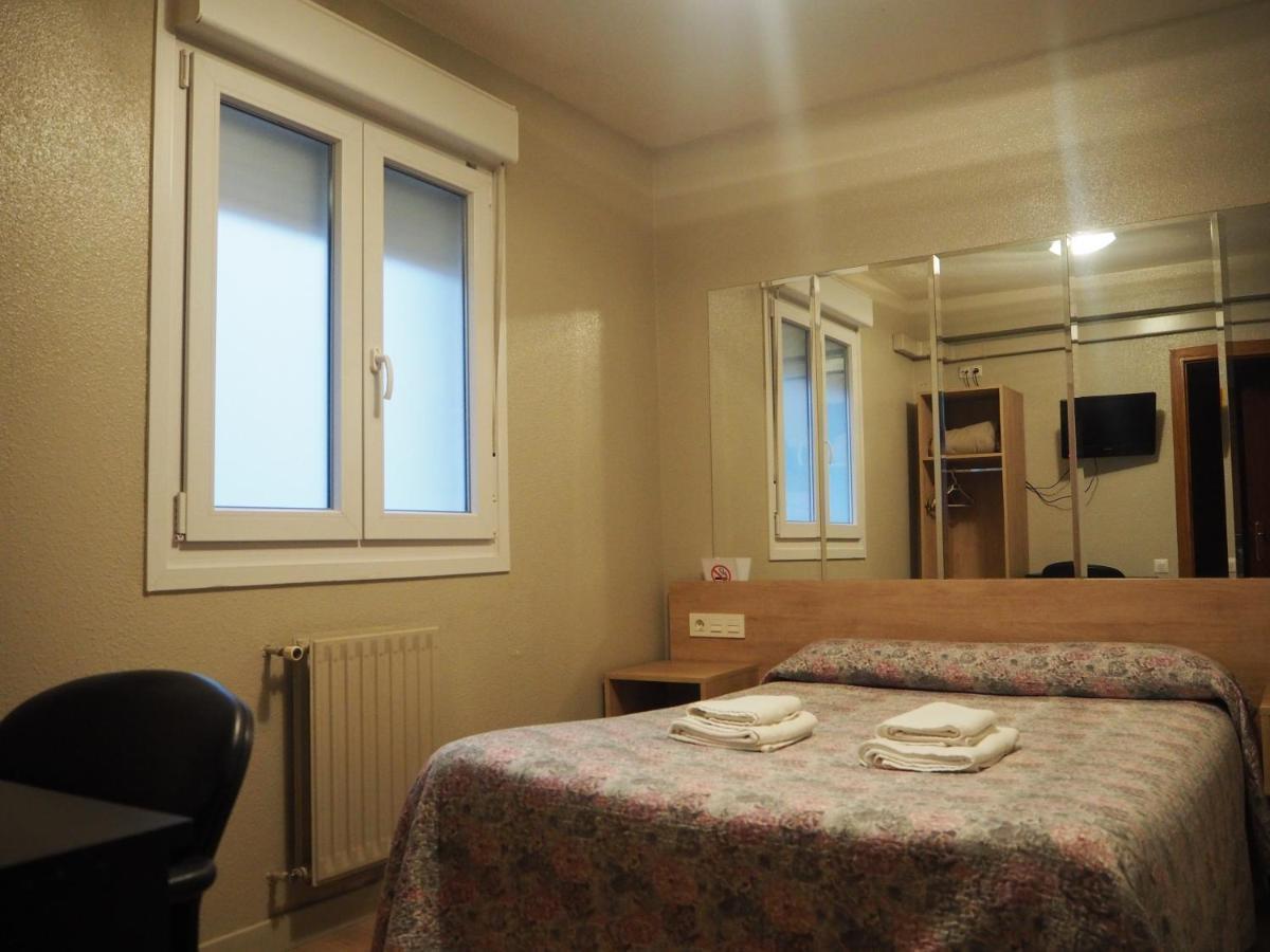 Hostal Acella Пампона Екстериор снимка